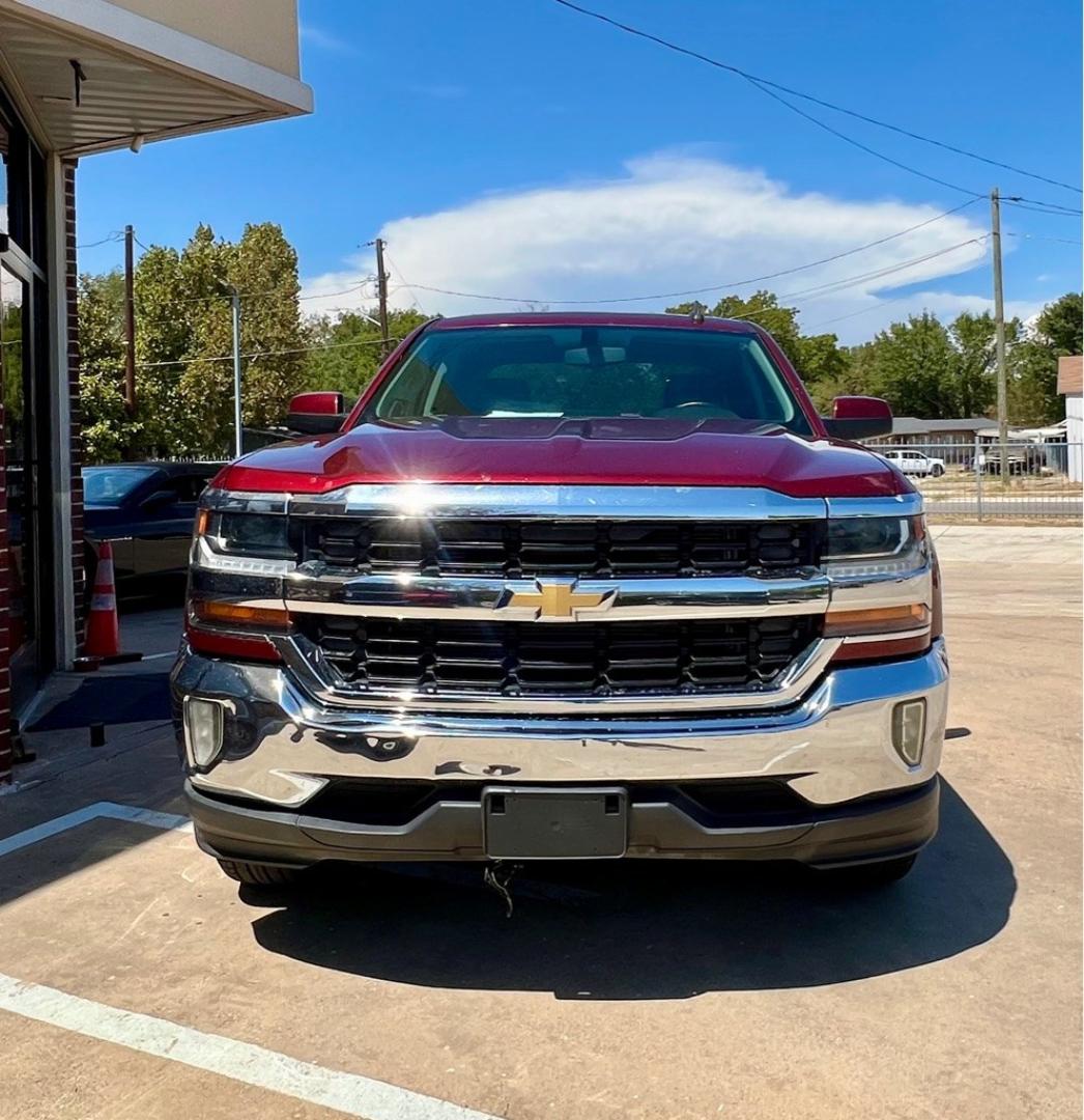 2016 Red CHEVROLET SILVERADO 1500 LT (3GCPCREC4GG) with an 5.3L engine, Automatic transmission, located at 4415 NE 28th St, Haltom City, TX, 76117, (817) 222-9334, 32.795322, -97.280937- Photo#1