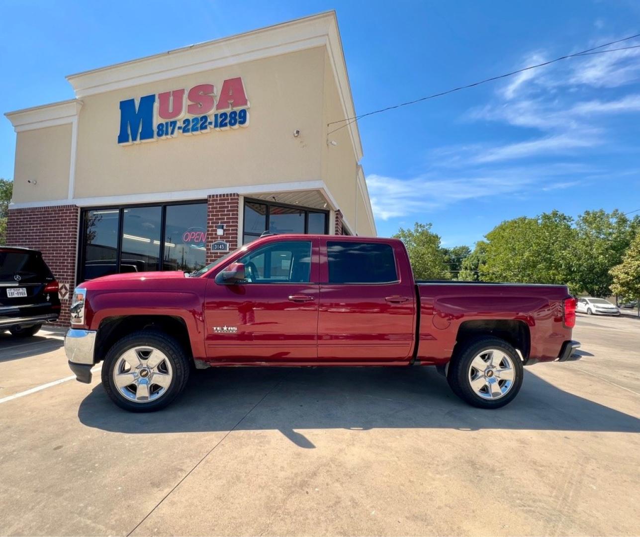 2016 Red CHEVROLET SILVERADO 1500 LT (3GCPCREC4GG) with an 5.3L engine, Automatic transmission, located at 4415 NE 28th St, Haltom City, TX, 76117, (817) 222-9334, 32.795322, -97.280937- Photo#2