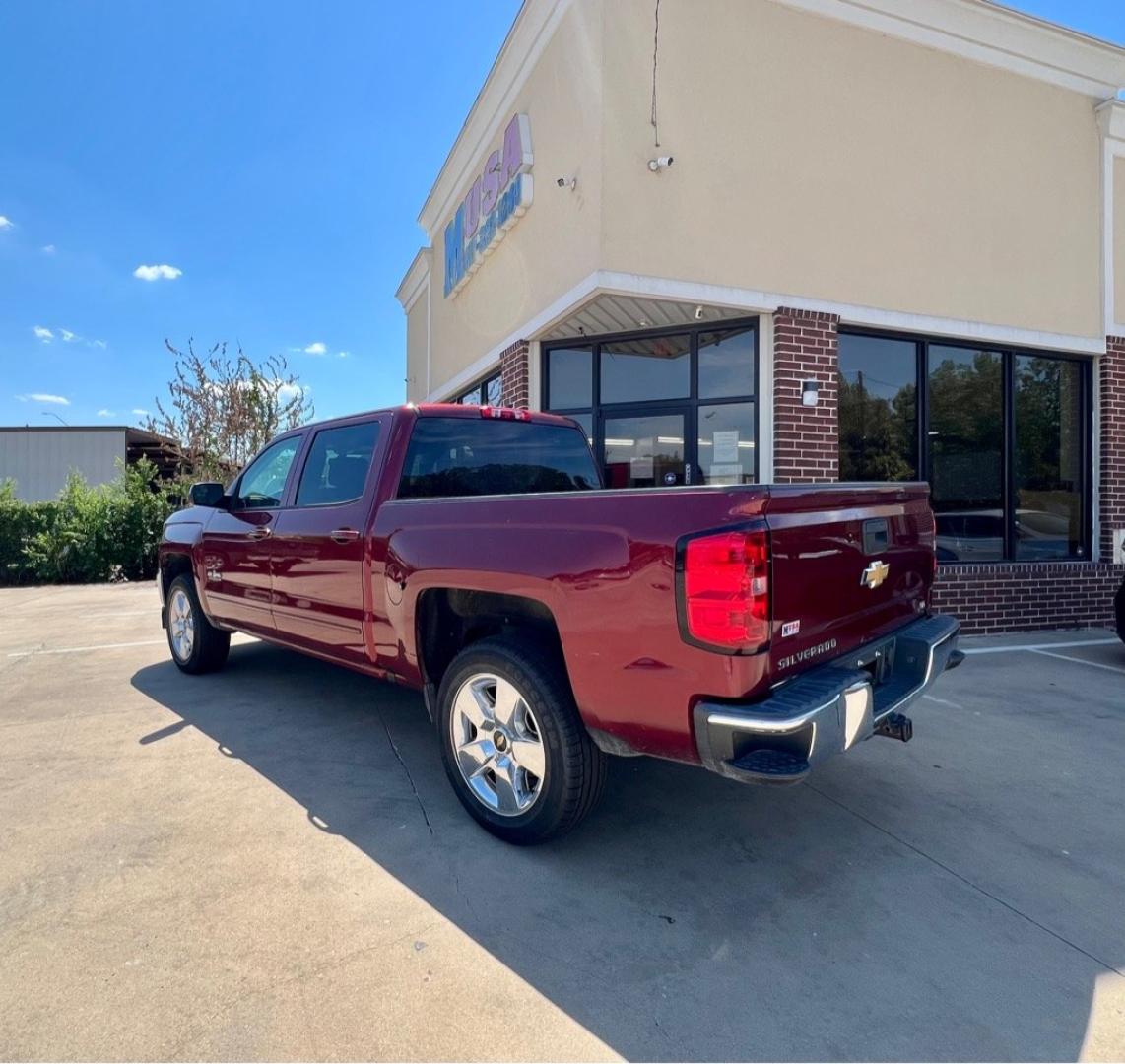 2016 Red CHEVROLET SILVERADO 1500 LT (3GCPCREC4GG) with an 5.3L engine, Automatic transmission, located at 4415 NE 28th St, Haltom City, TX, 76117, (817) 222-9334, 32.795322, -97.280937- Photo#3