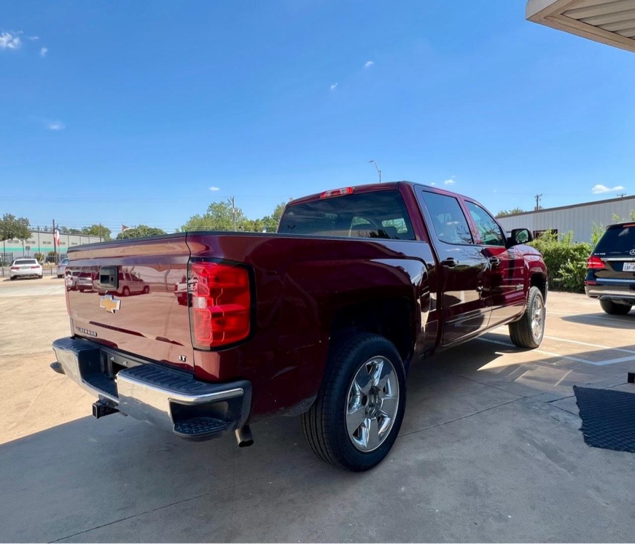 2016 Red CHEVROLET SILVERADO 1500 LT (3GCPCREC4GG) with an 5.3L engine, Automatic transmission, located at 4415 NE 28th St, Haltom City, TX, 76117, (817) 222-9334, 32.795322, -97.280937- Photo#5