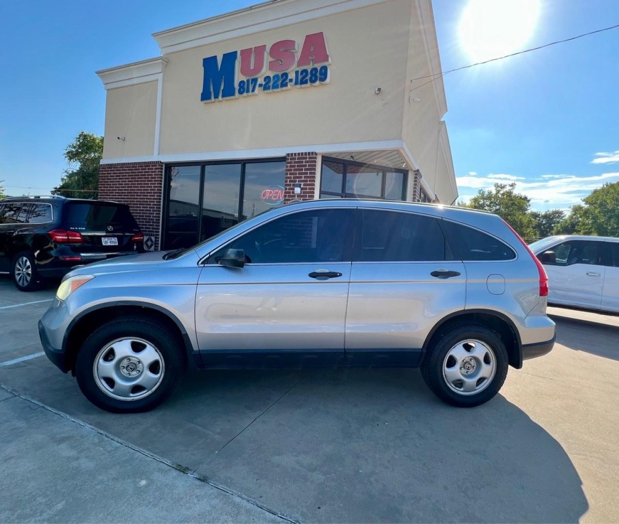 2008 SILVER HONDA CR-V LX (JHLRE38398C) with an 2.4L engine, Automatic transmission, located at 4415 NE 28th St, Haltom City, TX, 76117, (817) 222-9334, 32.795322, -97.280937- Photo#2