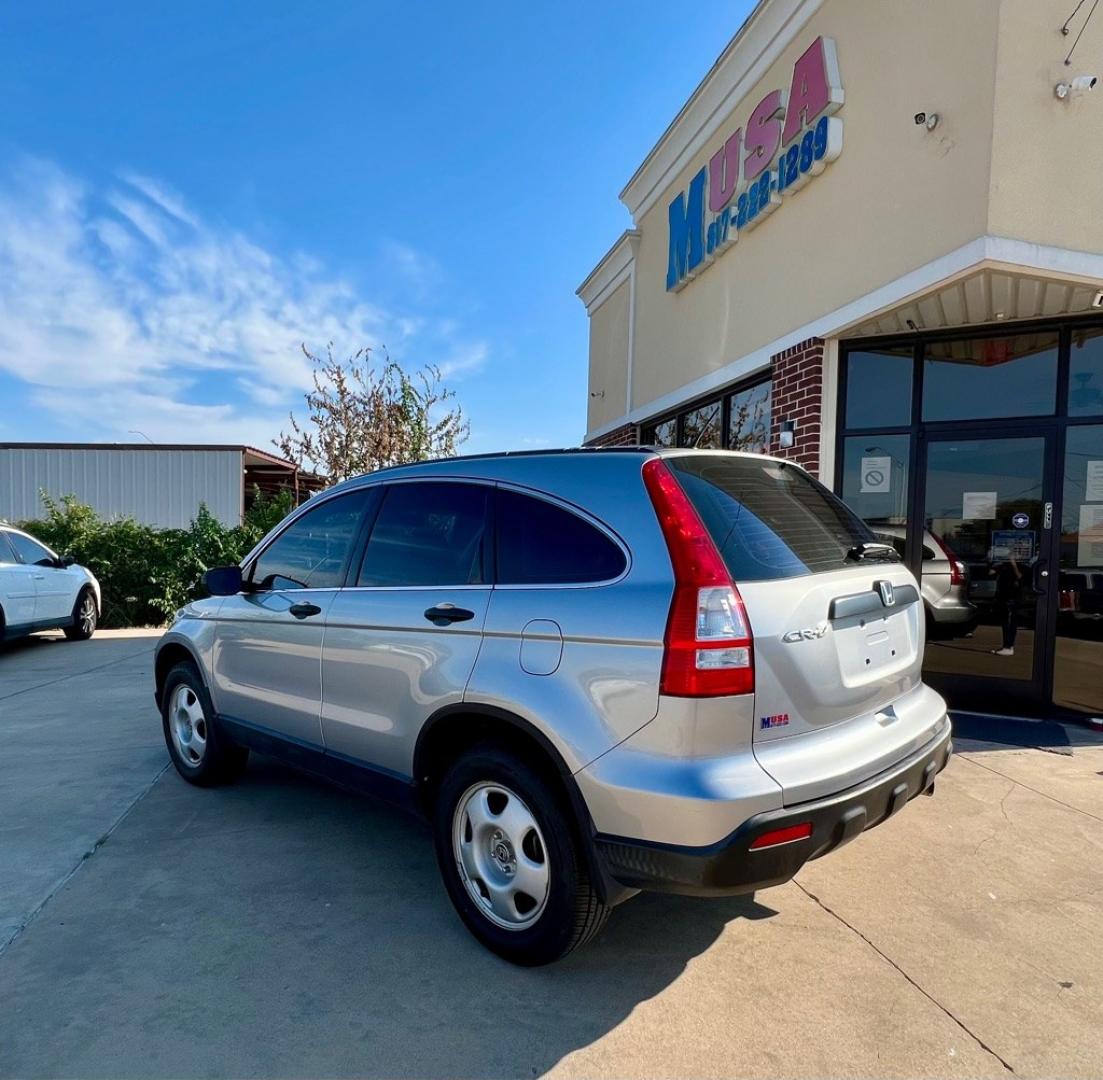 2008 SILVER HONDA CR-V LX (JHLRE38398C) with an 2.4L engine, Automatic transmission, located at 4415 NE 28th St, Haltom City, TX, 76117, (817) 222-9334, 32.795322, -97.280937- Photo#3