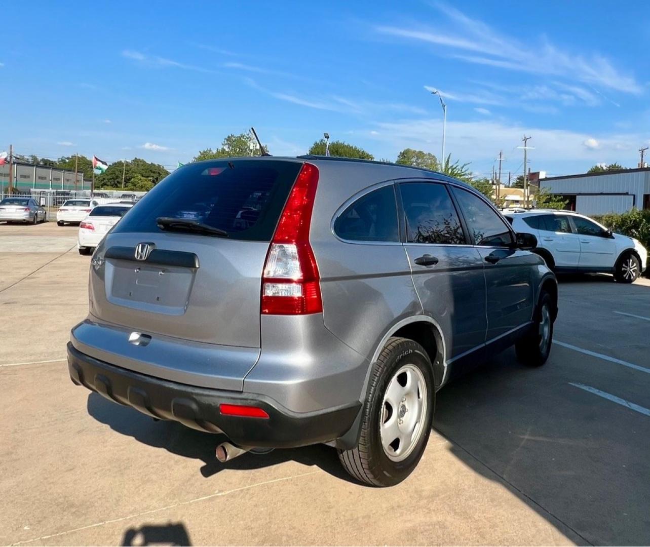 2008 SILVER HONDA CR-V LX (JHLRE38398C) with an 2.4L engine, Automatic transmission, located at 4415 NE 28th St, Haltom City, TX, 76117, (817) 222-9334, 32.795322, -97.280937- Photo#5