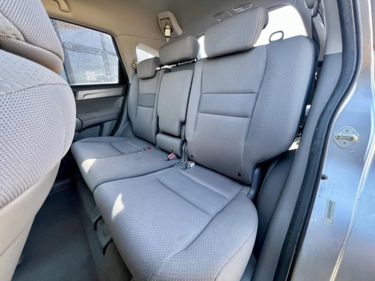 2008 SILVER HONDA CR-V LX (JHLRE38398C) with an 2.4L engine, Automatic transmission, located at 4415 NE 28th St, Haltom City, TX, 76117, (817) 222-9334, 32.795322, -97.280937- Photo#11