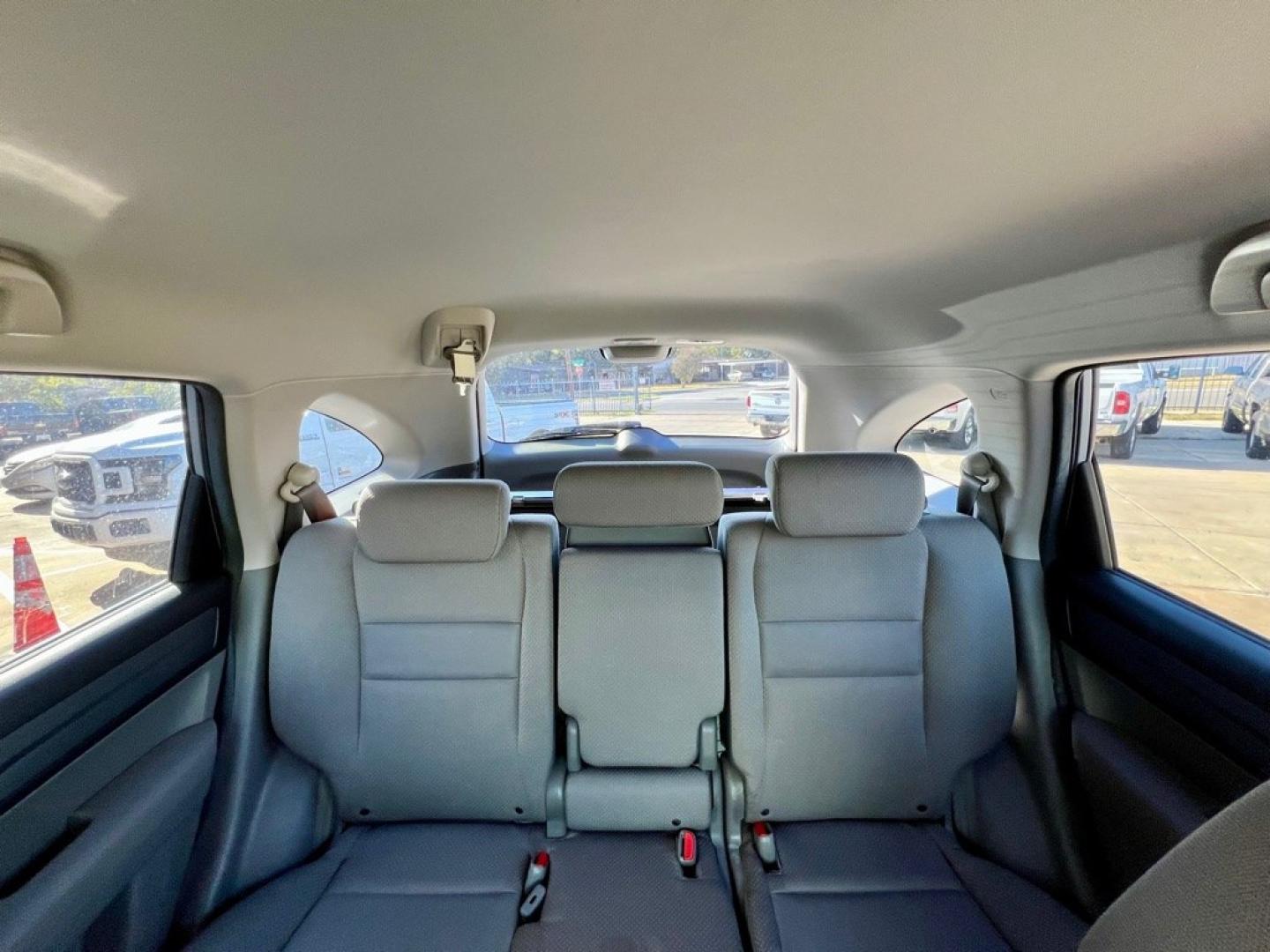 2008 SILVER HONDA CR-V LX (JHLRE38398C) with an 2.4L engine, Automatic transmission, located at 4415 NE 28th St, Haltom City, TX, 76117, (817) 222-9334, 32.795322, -97.280937- Photo#12
