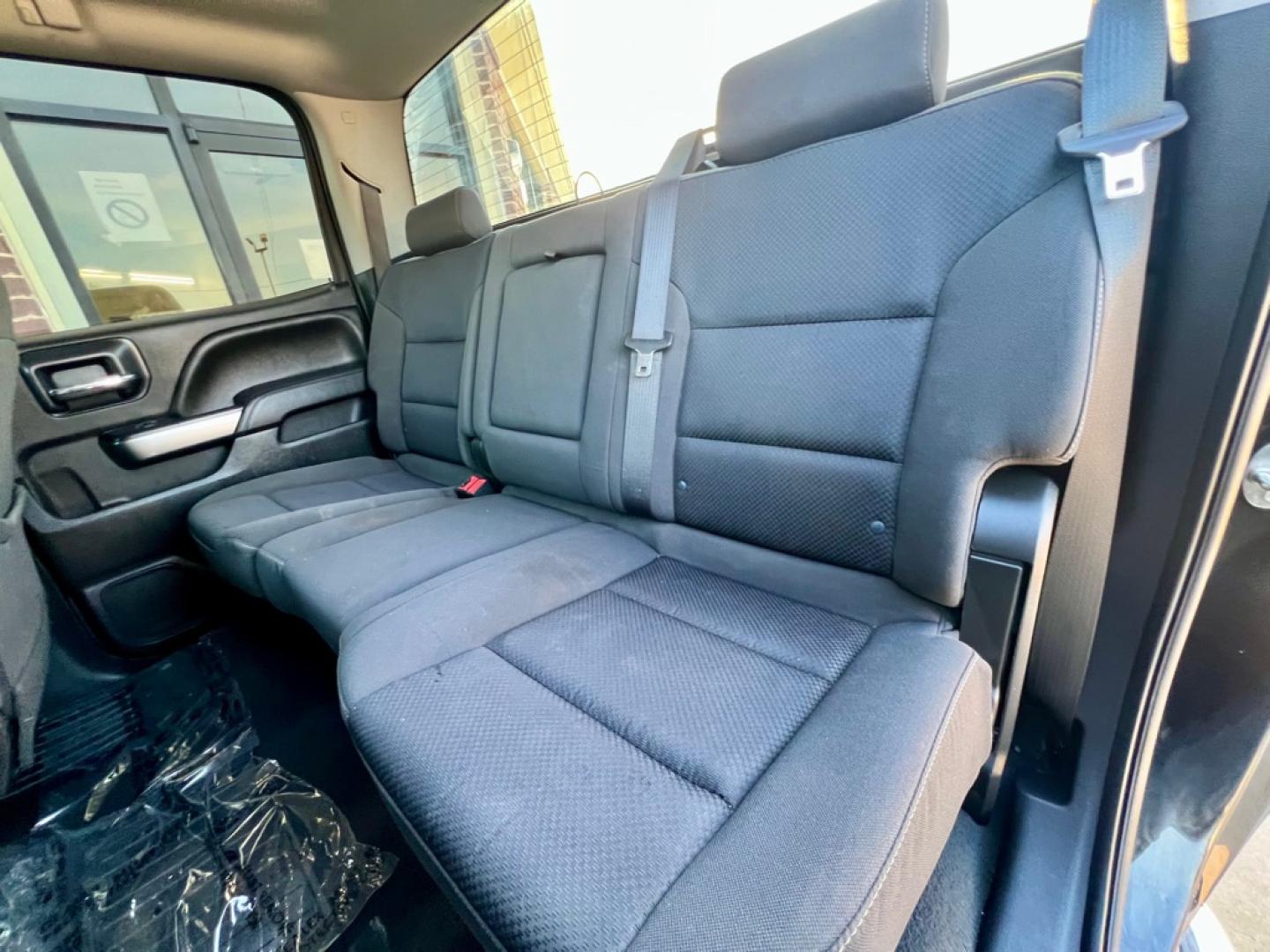 2018 Black CHEVROLET SILVERADO 1500 LT (3GCPCRECXJG) with an 5.3L engine, Automatic transmission, located at 4415 NE 28th St, Haltom City, TX, 76117, (817) 222-9334, 32.795322, -97.280937- Photo#10