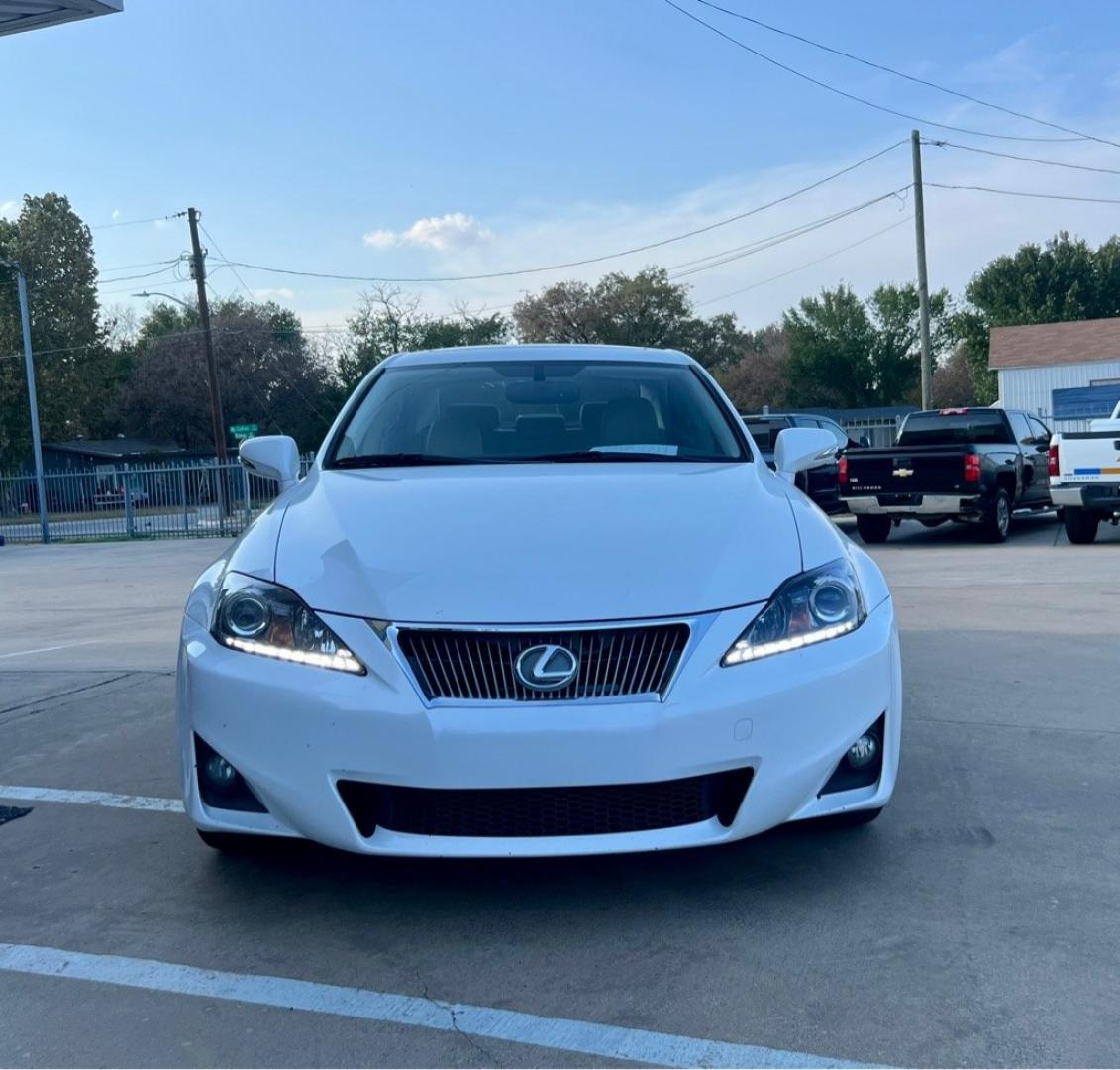 2013 White LEXUS IS 250 (JTHBF5C28D5) with an 2.5L engine, Automatic transmission, located at 4415 NE 28th St, Haltom City, TX, 76117, (817) 222-9334, 32.795322, -97.280937- Photo#1