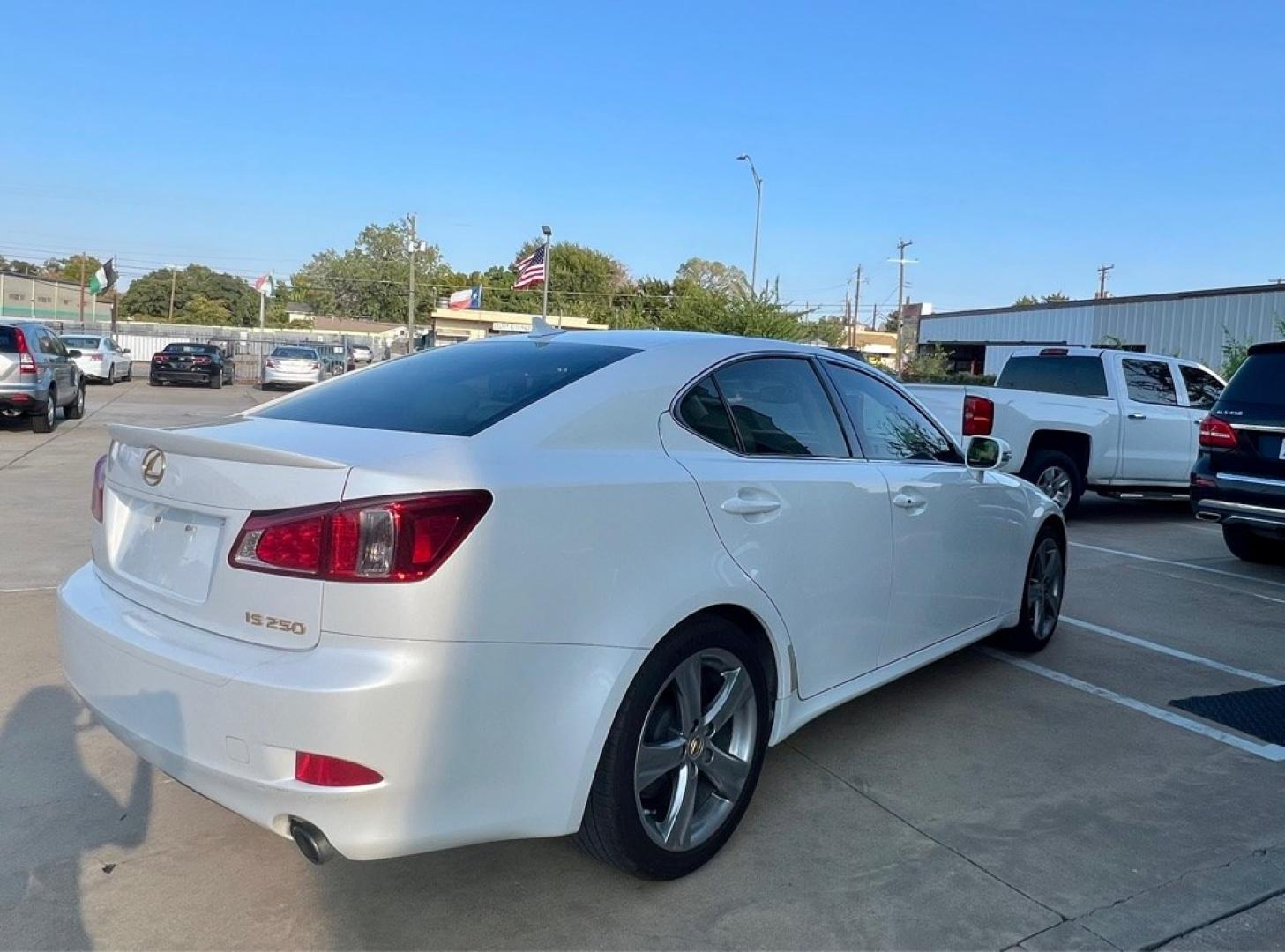 2013 White LEXUS IS 250 (JTHBF5C28D5) with an 2.5L engine, Automatic transmission, located at 4415 NE 28th St, Haltom City, TX, 76117, (817) 222-9334, 32.795322, -97.280937- Photo#5