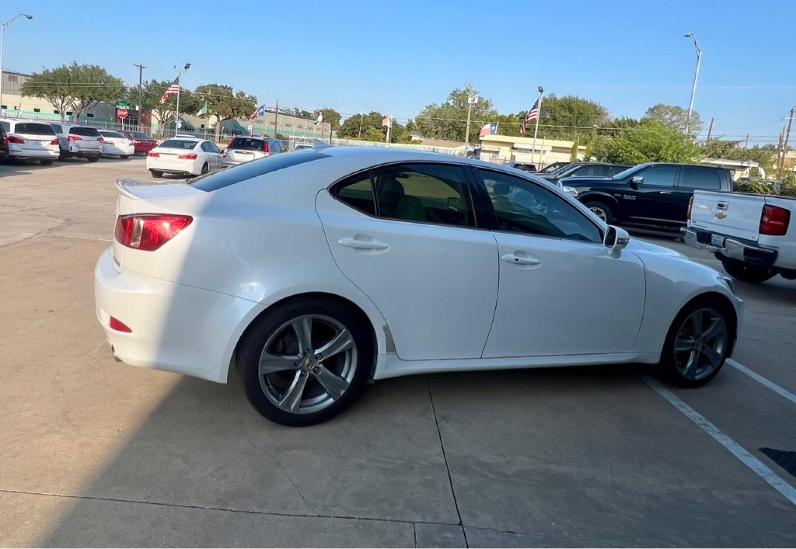 2013 White LEXUS IS 250 (JTHBF5C28D5) with an 2.5L engine, Automatic transmission, located at 4415 NE 28th St, Haltom City, TX, 76117, (817) 222-9334, 32.795322, -97.280937- Photo#6