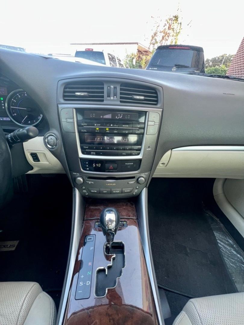 2013 White LEXUS IS 250 (JTHBF5C28D5) with an 2.5L engine, Automatic transmission, located at 4415 NE 28th St, Haltom City, TX, 76117, (817) 222-9334, 32.795322, -97.280937- Photo#10