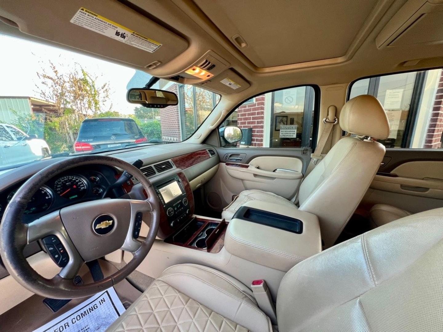 2013 Black CHEVROLET SUBURBAN 1500 LTZ (1GNSCKE08DR) with an 5.3L engine, Automatic transmission, located at 4415 NE 28th St, Haltom City, TX, 76117, (817) 222-9334, 32.795322, -97.280937- Photo#6