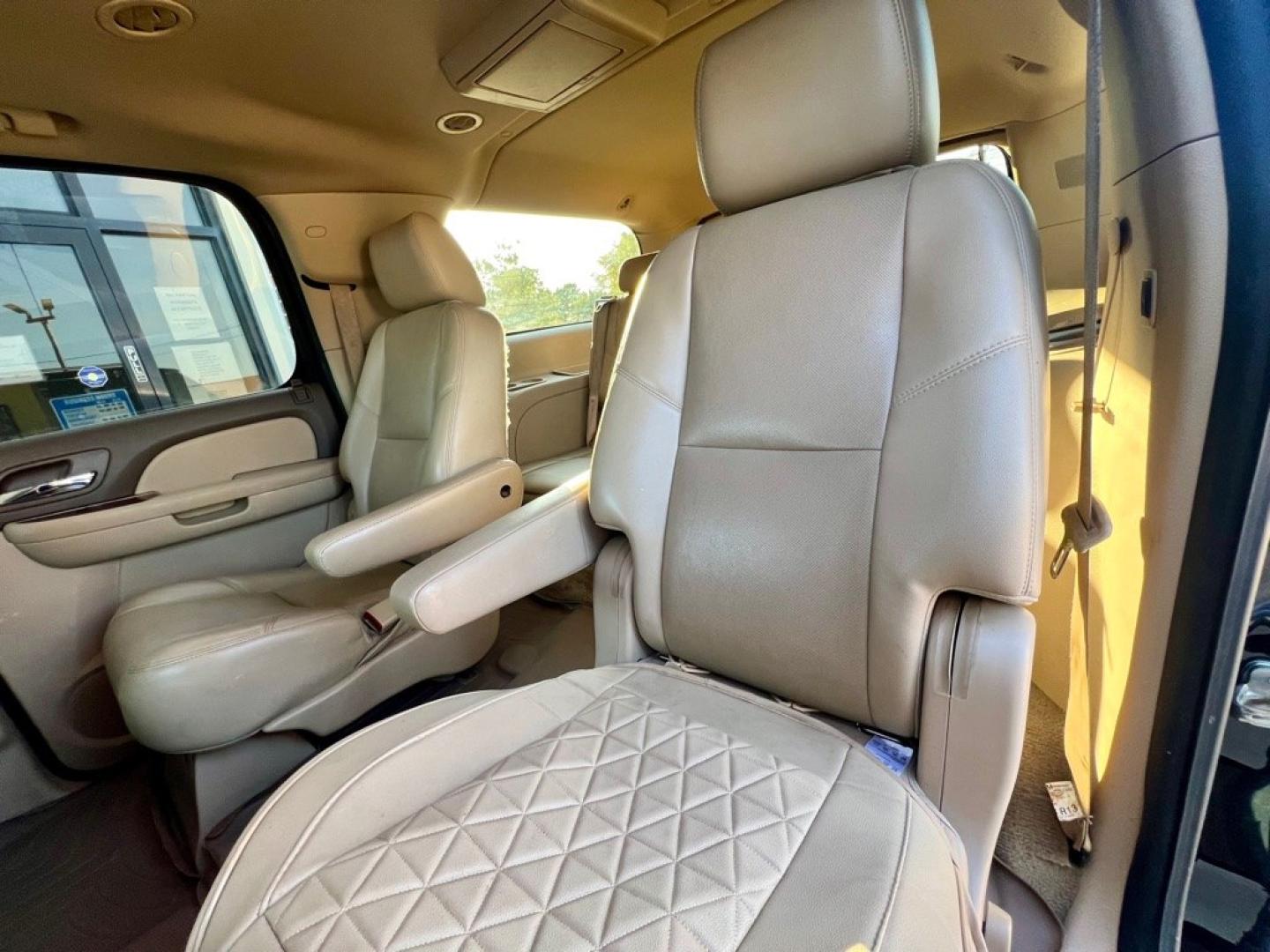 2013 Black CHEVROLET SUBURBAN 1500 LTZ (1GNSCKE08DR) with an 5.3L engine, Automatic transmission, located at 4415 NE 28th St, Haltom City, TX, 76117, (817) 222-9334, 32.795322, -97.280937- Photo#11