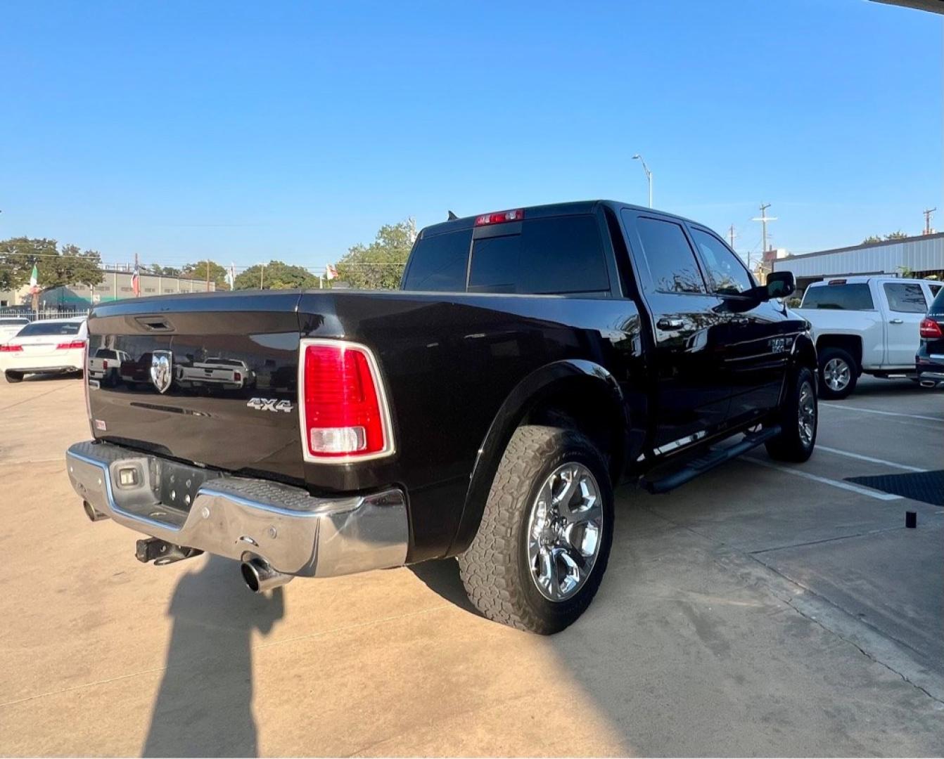 2017 Black RAM 1500 LARAMIE (1C6RR7NT8HS) with an 5.7L engine, Automatic transmission, located at 4415 NE 28th St, Haltom City, TX, 76117, (817) 222-9334, 32.795322, -97.280937- Photo#5