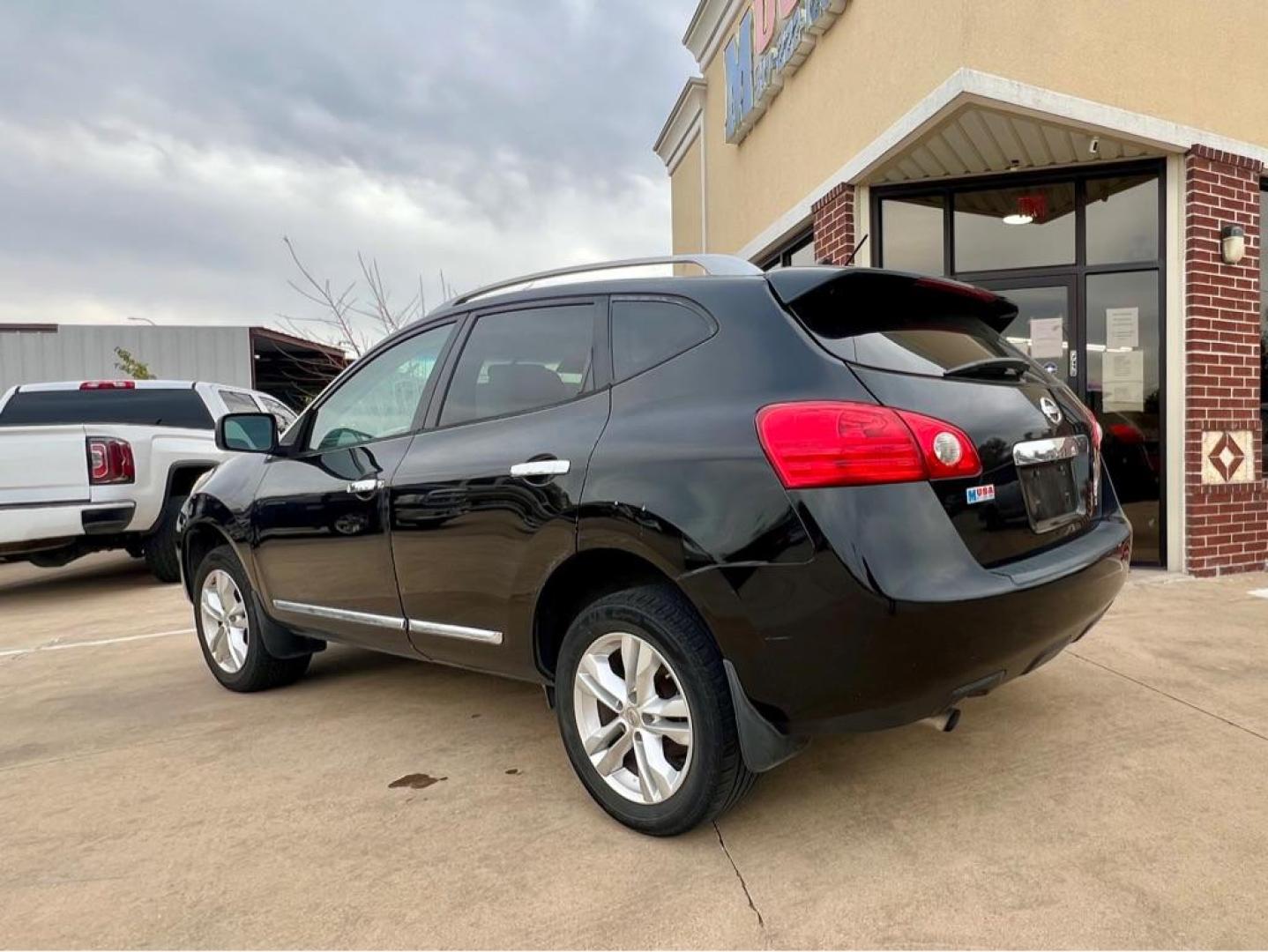 2015 BLACK NISSAN ROGUE SELECT S (JN8AS5MT5FW) with an 2.5L engine, Continuously Variable transmission, located at 4415 NE 28th St, Haltom City, TX, 76117, (817) 222-9334, 32.795322, -97.280937 - Photo#3