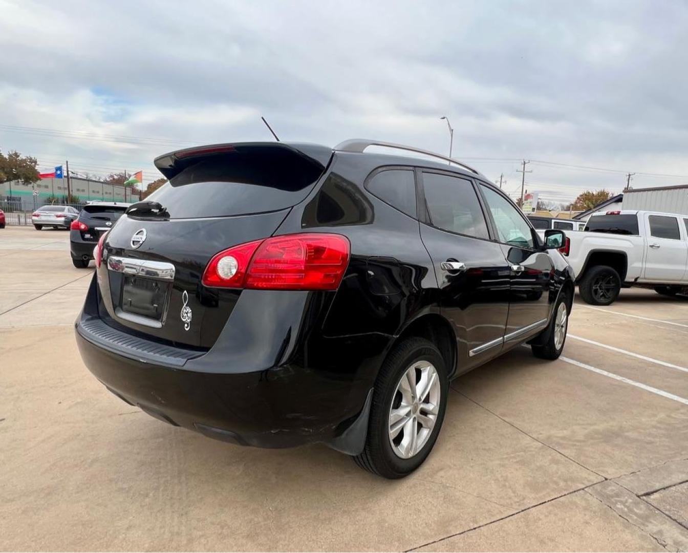 2015 BLACK NISSAN ROGUE SELECT S (JN8AS5MT5FW) with an 2.5L engine, Continuously Variable transmission, located at 4415 NE 28th St, Haltom City, TX, 76117, (817) 222-9334, 32.795322, -97.280937 - Photo#5