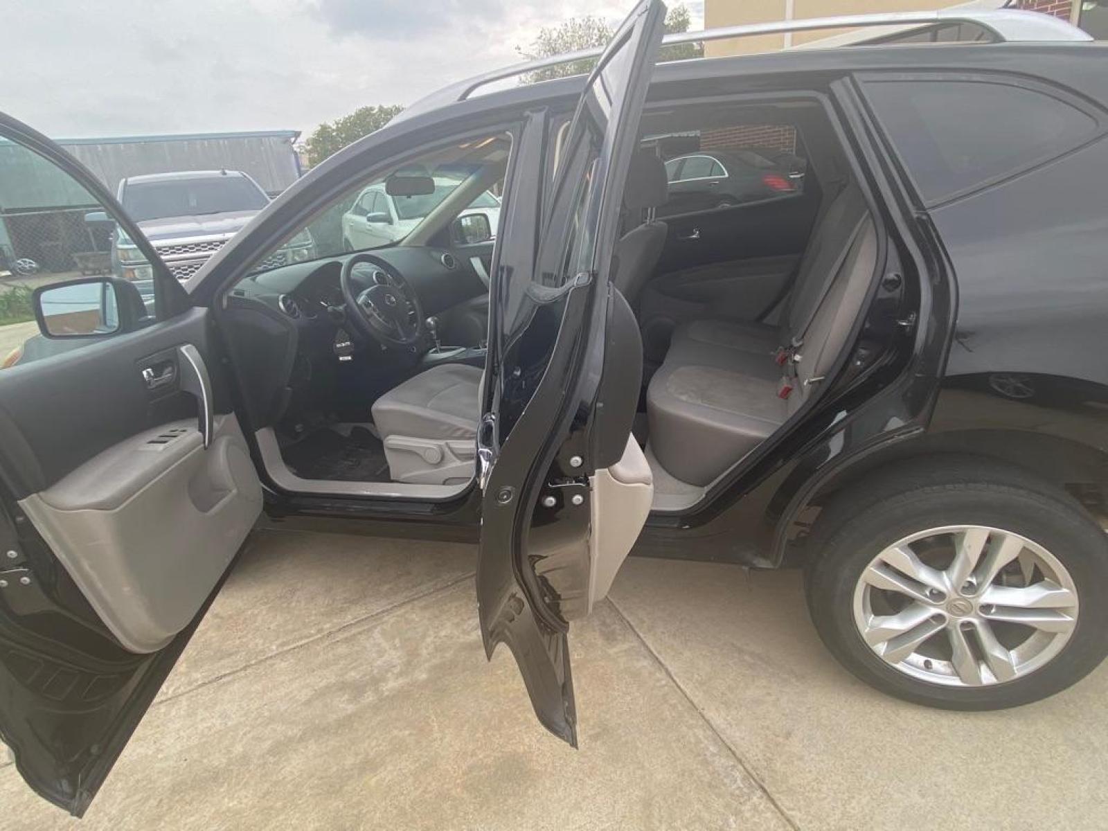 2015 BLACK NISSAN ROGUE SELECT S (JN8AS5MT5FW) with an 2.5L engine, Continuously Variable transmission, located at 4415 NE 28th St, Haltom City, TX, 76117, (817) 222-9334, 32.795322, -97.280937 - Photo #5