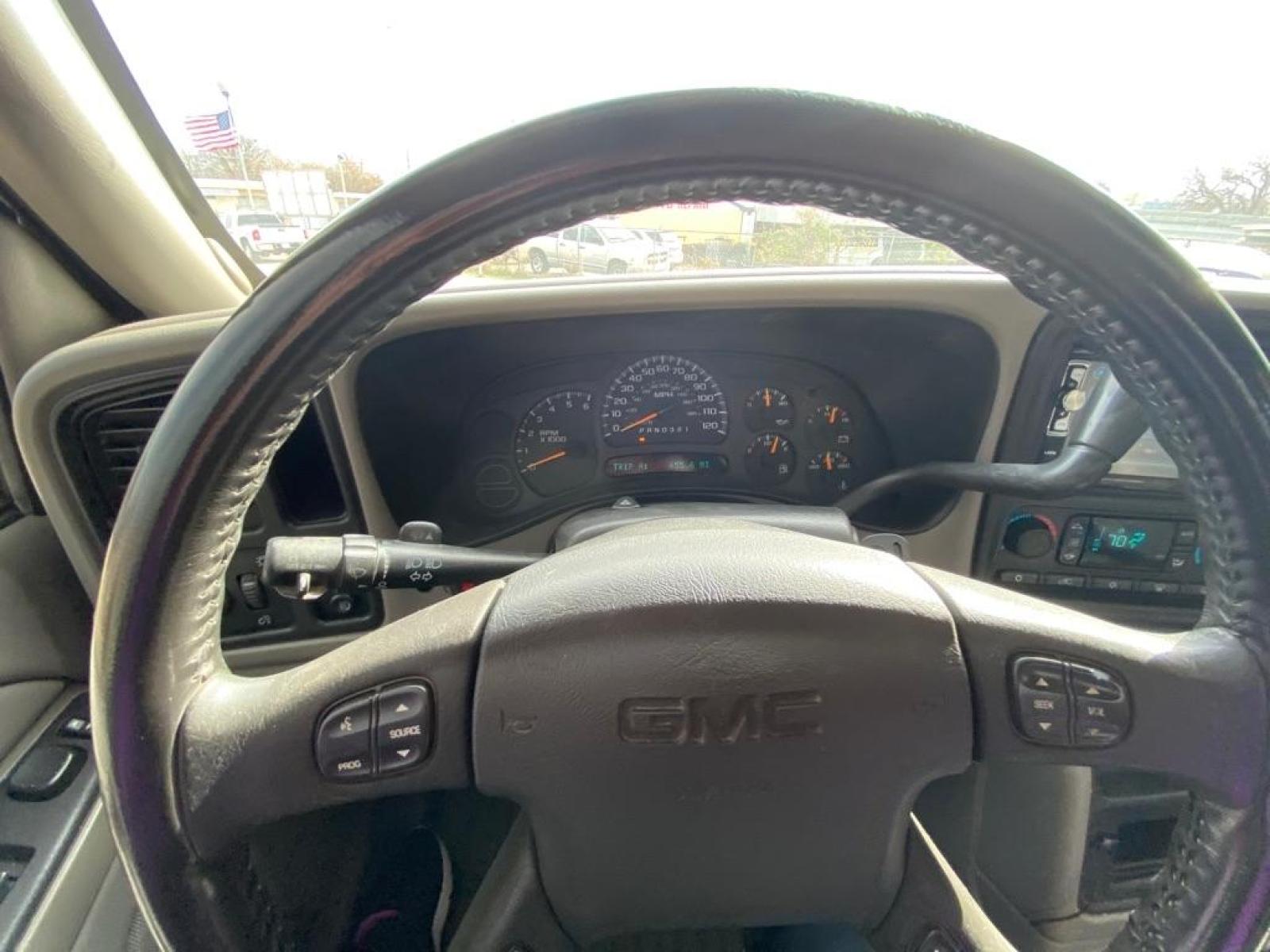 2006 GRAY GMC NEW SIERRA 1500 (1GTEC19T86Z) with an 5.3L engine, Automatic transmission, located at 4415 NE 28th St, Haltom City, TX, 76117, (817) 222-9334, 32.795322, -97.280937 - Photo #5