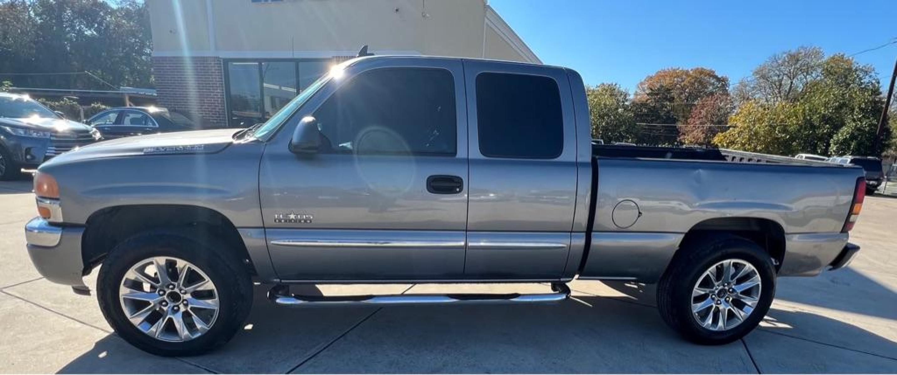 2006 GRAY GMC NEW SIERRA 1500 (1GTEC19T86Z) with an 5.3L engine, Automatic transmission, located at 4415 NE 28th St, Haltom City, TX, 76117, (817) 222-9334, 32.795322, -97.280937 - Photo #16