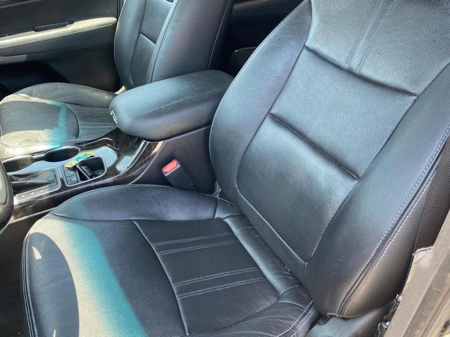 2014 SILVER KIA SORENTO EX (5XYKU4A73EG) with an 3.3L engine, Automatic transmission, located at 4415 NE 28th St, Haltom City, TX, 76117, (817) 222-9334, 32.795322, -97.280937 - Photo#16