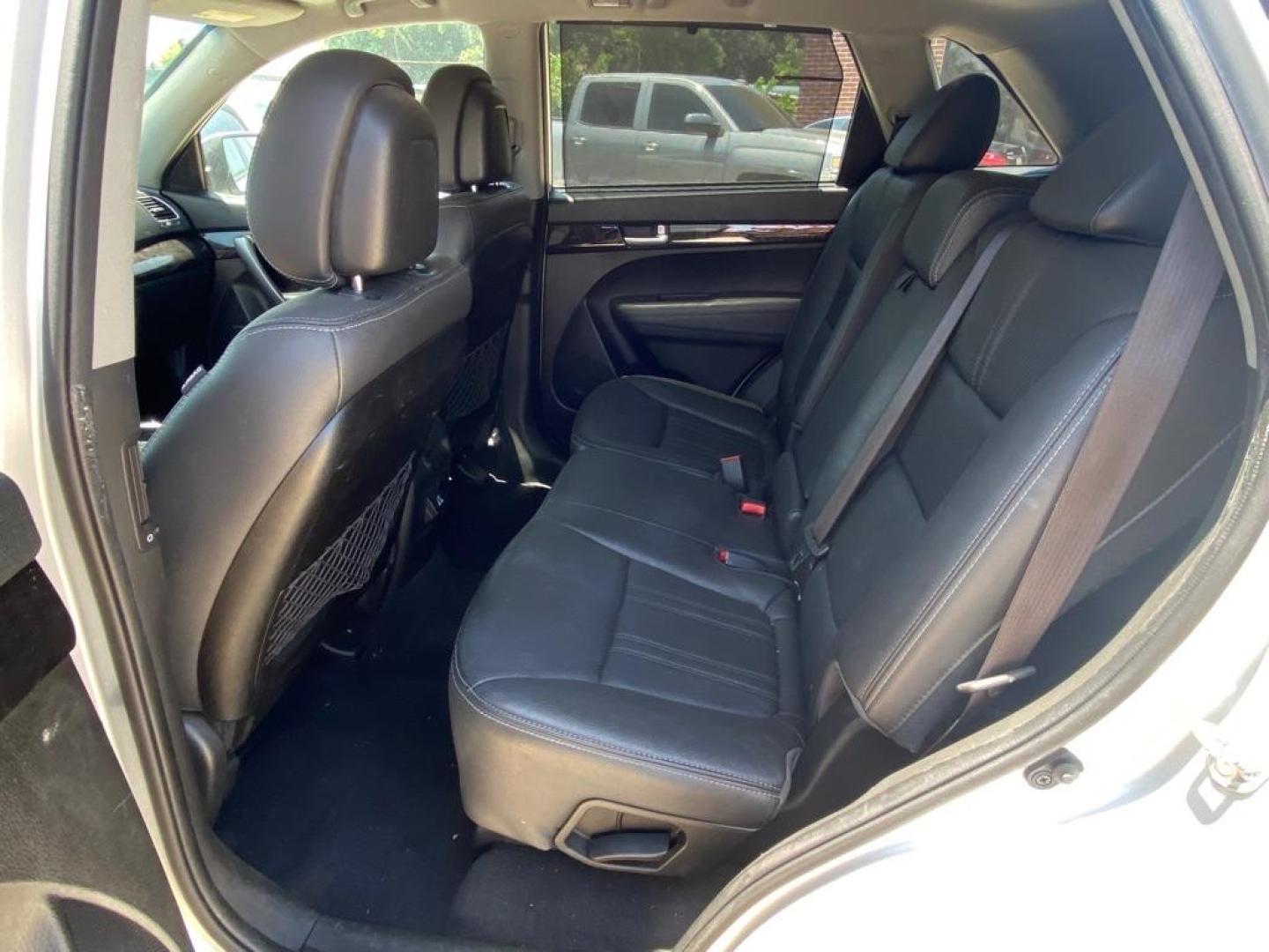 2014 SILVER KIA SORENTO EX (5XYKU4A73EG) with an 3.3L engine, Automatic transmission, located at 4415 NE 28th St, Haltom City, TX, 76117, (817) 222-9334, 32.795322, -97.280937 - Photo#19