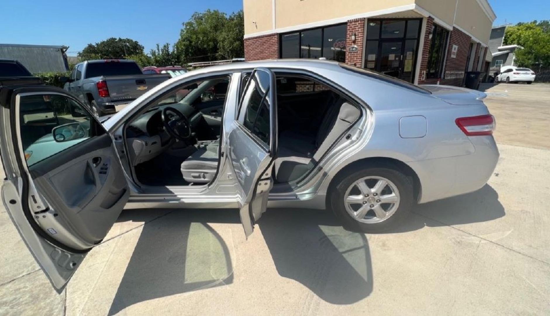 2010 SILVER TOYOTA CAMRY BASE (4T4BF3EK3AR) with an 2.5L engine, Automatic transmission, located at 4415 NE 28th St, Haltom City, TX, 76117, (817) 222-9334, 32.795322, -97.280937- Photo#4
