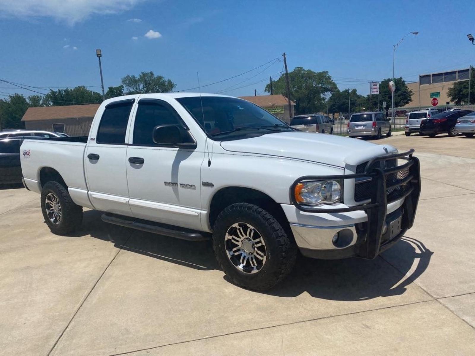 2002 WHITE DODGE RAM 1500 (1D7HU18Z92S) with an 5.9L engine, Automatic transmission, located at 4415 NE 28th St, Haltom City, TX, 76117, (817) 222-9334, 32.795322, -97.280937 - Photo #1