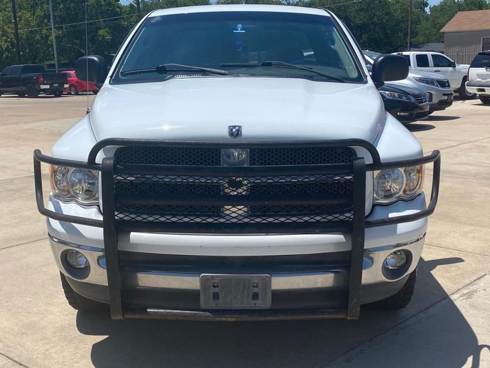 2002 WHITE DODGE RAM 1500 (1D7HU18Z92S) with an 5.9L engine, Automatic transmission, located at 4415 NE 28th St, Haltom City, TX, 76117, (817) 222-9334, 32.795322, -97.280937 - Photo #3