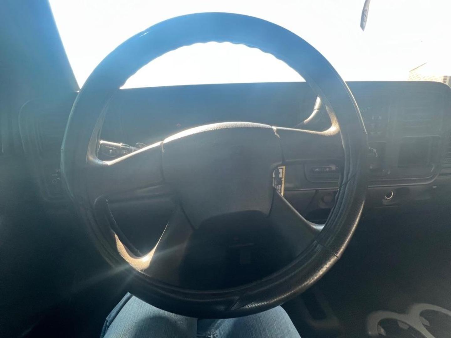 2007 SILVER CHEVROLET SILVERADO 1500 CLASSIC (1GCEK19B27E) with an 5.3L engine, Automatic transmission, located at 4415 NE 28th St, Haltom City, TX, 76117, (817) 222-9334, 32.795322, -97.280937 - Photo#11