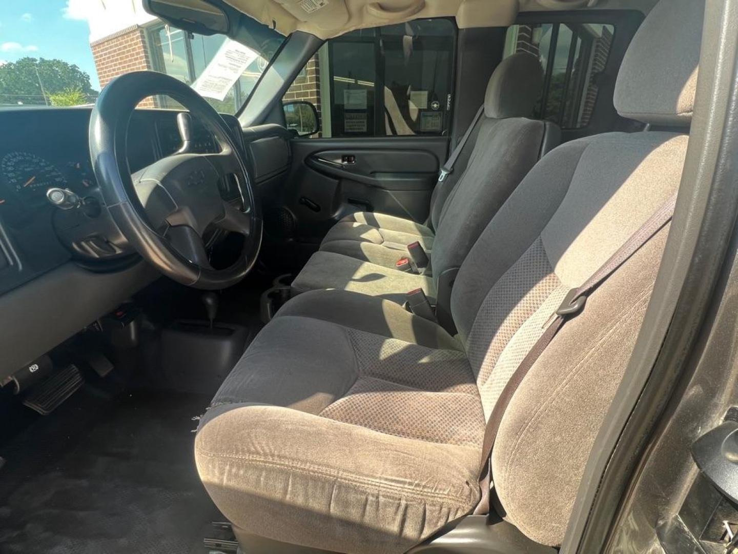 2007 SILVER CHEVROLET SILVERADO 1500 CLASSIC (1GCEK19B27E) with an 5.3L engine, Automatic transmission, located at 4415 NE 28th St, Haltom City, TX, 76117, (817) 222-9334, 32.795322, -97.280937 - Photo#12
