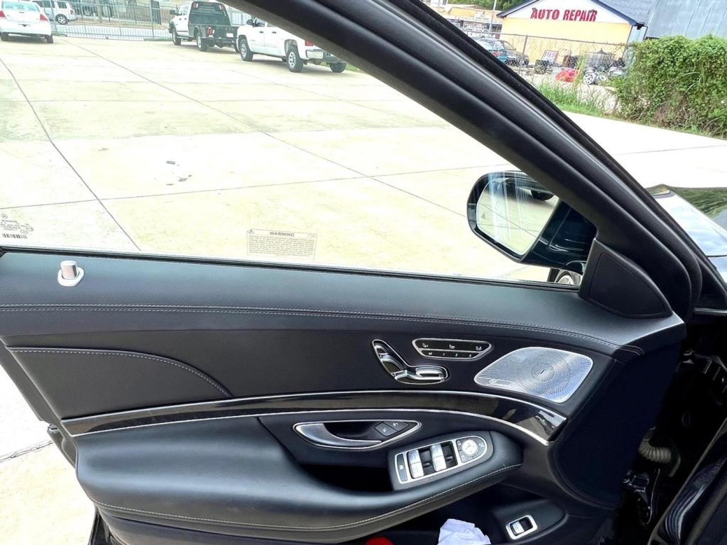 2019 Black MERCEDES-BENZ S-CLASS S560 4MATIC (WDDUG8GB5KA) with an 4.0L engine, Automatic transmission, located at 4415 NE 28th St, Haltom City, TX, 76117, (817) 222-9334, 32.795322, -97.280937 - Photo#12