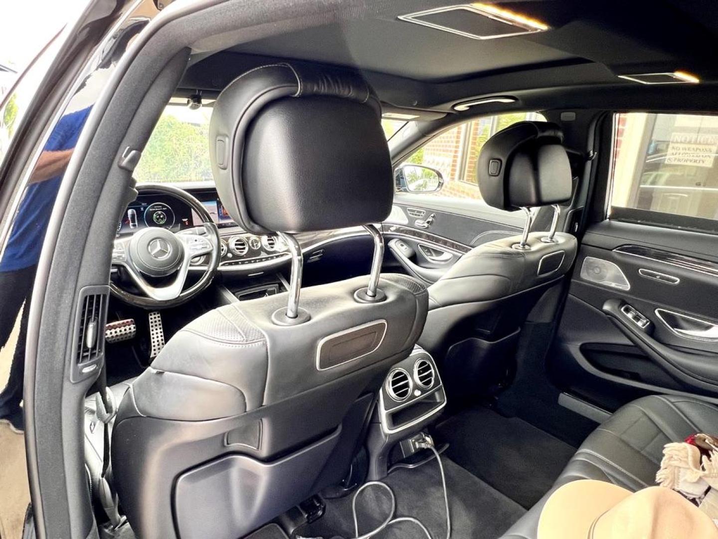 2019 Black MERCEDES-BENZ S-CLASS S560 4MATIC (WDDUG8GB5KA) with an 4.0L engine, Automatic transmission, located at 4415 NE 28th St, Haltom City, TX, 76117, (817) 222-9334, 32.795322, -97.280937 - Photo#11