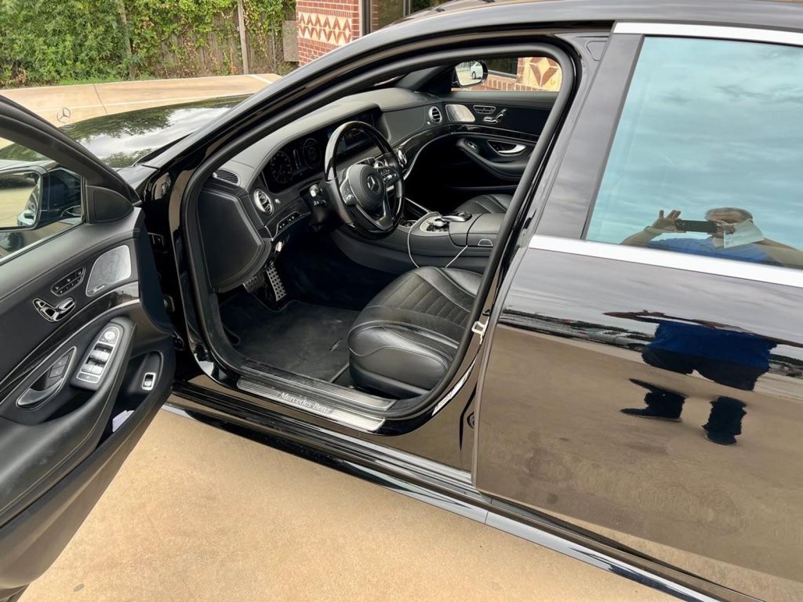 2019 Black MERCEDES-BENZ S-CLASS S560 4MATIC (WDDUG8GB5KA) with an 4.0L engine, Automatic transmission, located at 4415 NE 28th St, Haltom City, TX, 76117, (817) 222-9334, 32.795322, -97.280937 - Photo #13