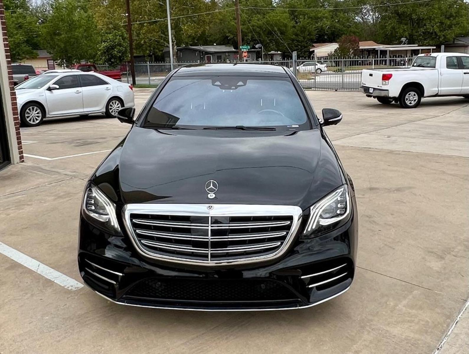 2019 Black MERCEDES-BENZ S-CLASS S560 4MATIC (WDDUG8GB5KA) with an 4.0L engine, Automatic transmission, located at 4415 NE 28th St, Haltom City, TX, 76117, (817) 222-9334, 32.795322, -97.280937 - Photo #2
