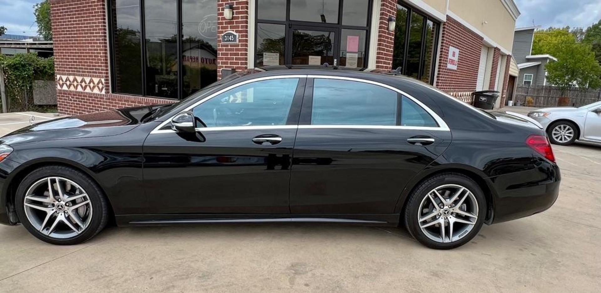 2019 Black MERCEDES-BENZ S-CLASS S560 4MATIC (WDDUG8GB5KA) with an 4.0L engine, Automatic transmission, located at 4415 NE 28th St, Haltom City, TX, 76117, (817) 222-9334, 32.795322, -97.280937 - Photo#4