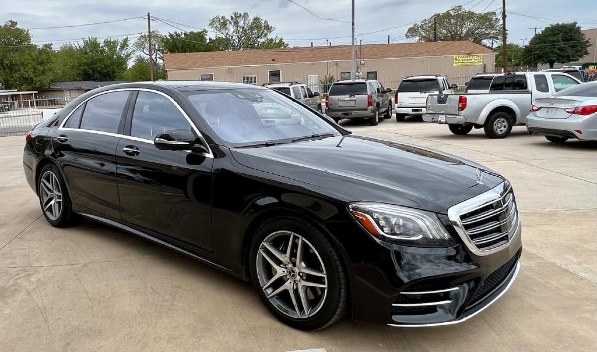 2019 Black MERCEDES-BENZ S-CLASS S560 4MATIC (WDDUG8GB5KA) with an 4.0L engine, Automatic transmission, located at 4415 NE 28th St, Haltom City, TX, 76117, (817) 222-9334, 32.795322, -97.280937 - Photo #5