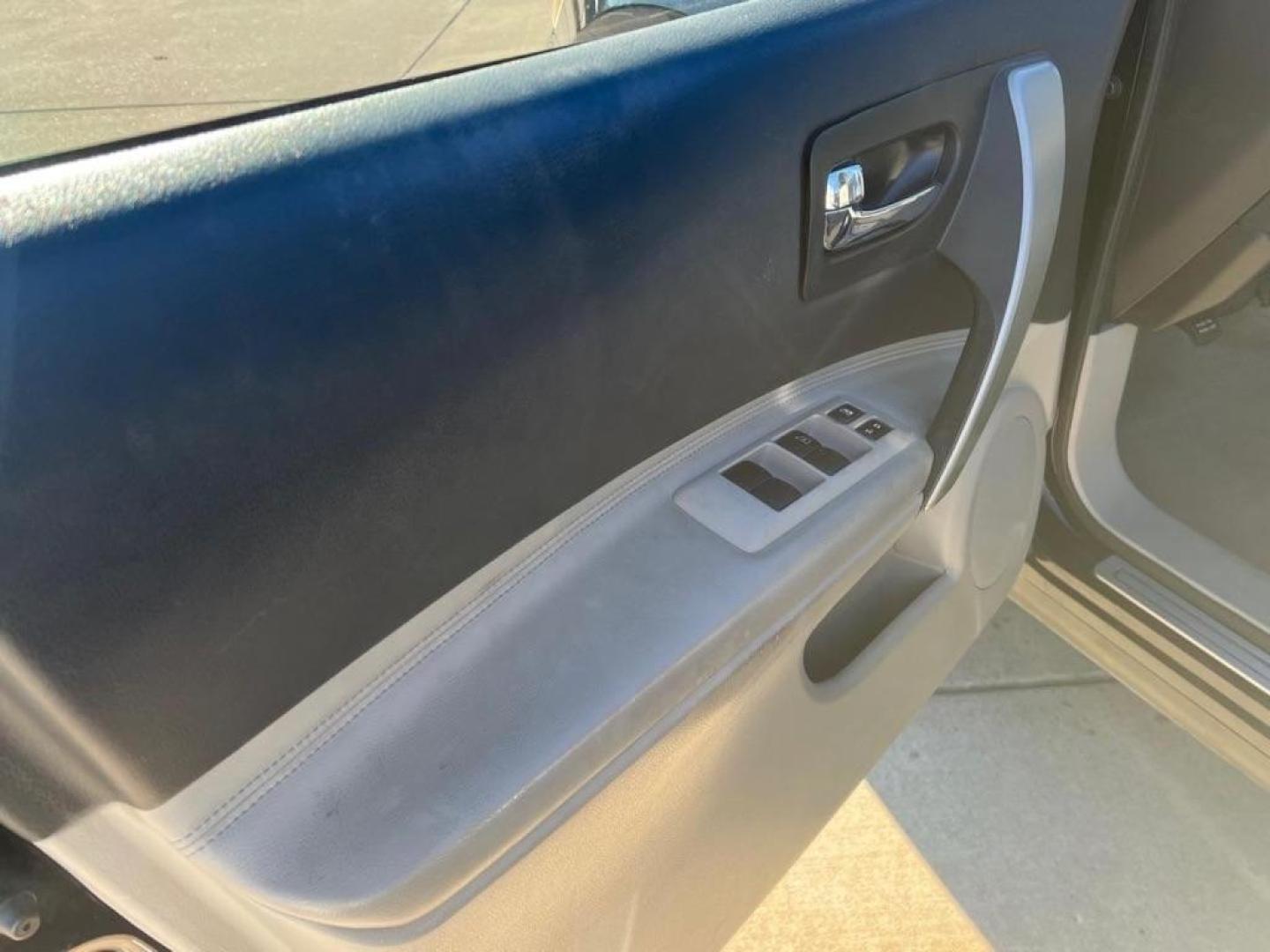 2013 BLACK NISSAN ROGUE S (JN8AS5MT0DW) with an 2.5L engine, Continuously Variable transmission, located at 4415 NE 28th St, Haltom City, TX, 76117, (817) 222-9334, 32.795322, -97.280937 - Photo#8