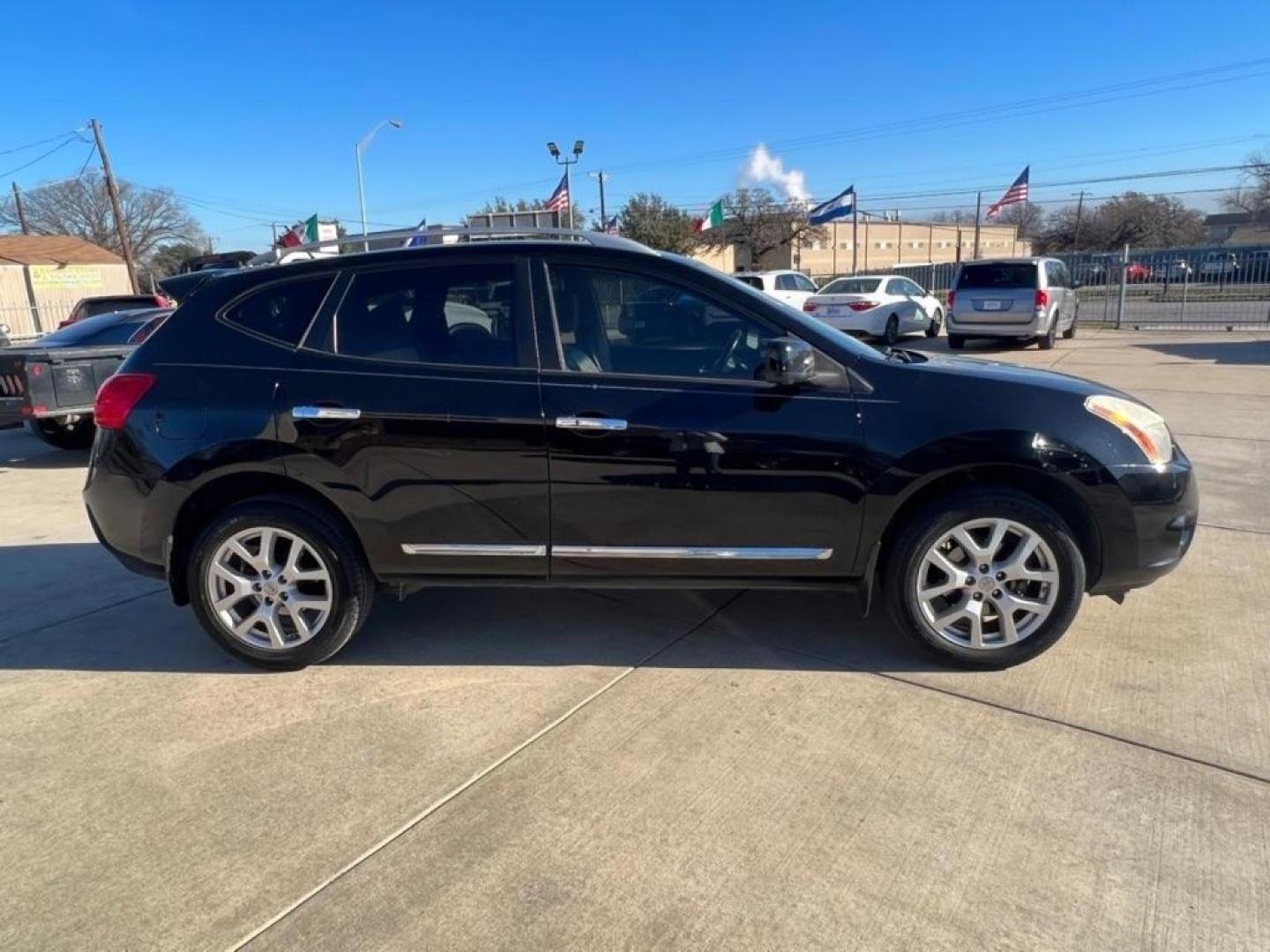 2013 BLACK NISSAN ROGUE S (JN8AS5MT0DW) with an 2.5L engine, Continuously Variable transmission, located at 4415 NE 28th St, Haltom City, TX, 76117, (817) 222-9334, 32.795322, -97.280937- Photo#3