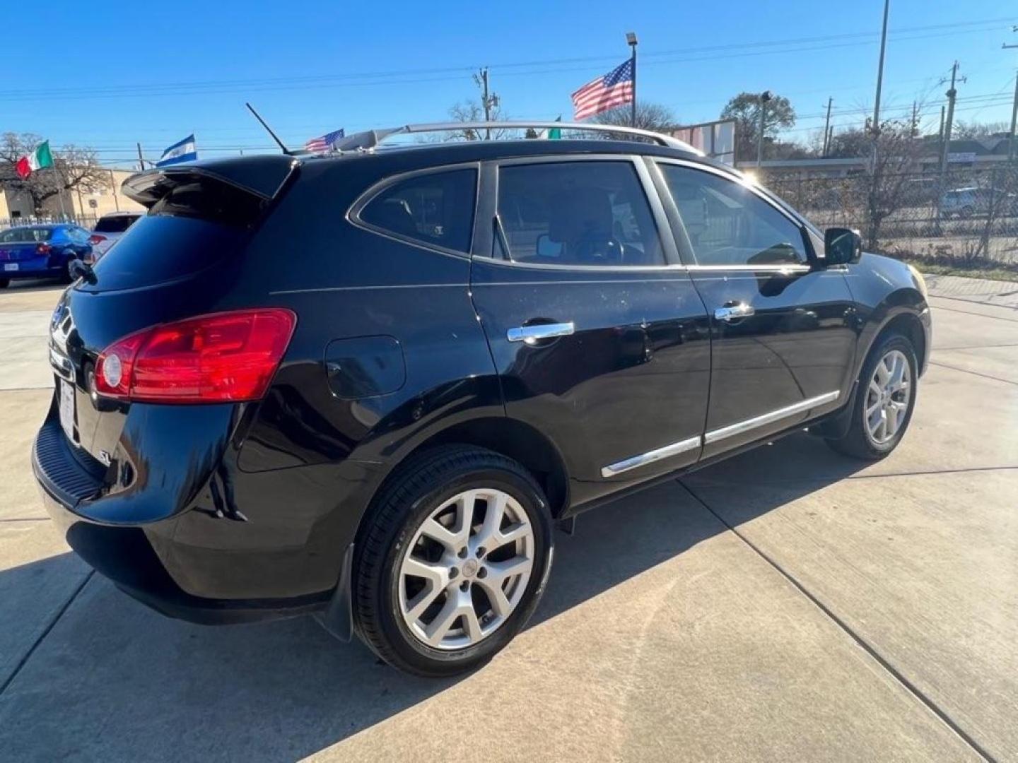 2013 BLACK NISSAN ROGUE S (JN8AS5MT0DW) with an 2.5L engine, Continuously Variable transmission, located at 4415 NE 28th St, Haltom City, TX, 76117, (817) 222-9334, 32.795322, -97.280937- Photo#4