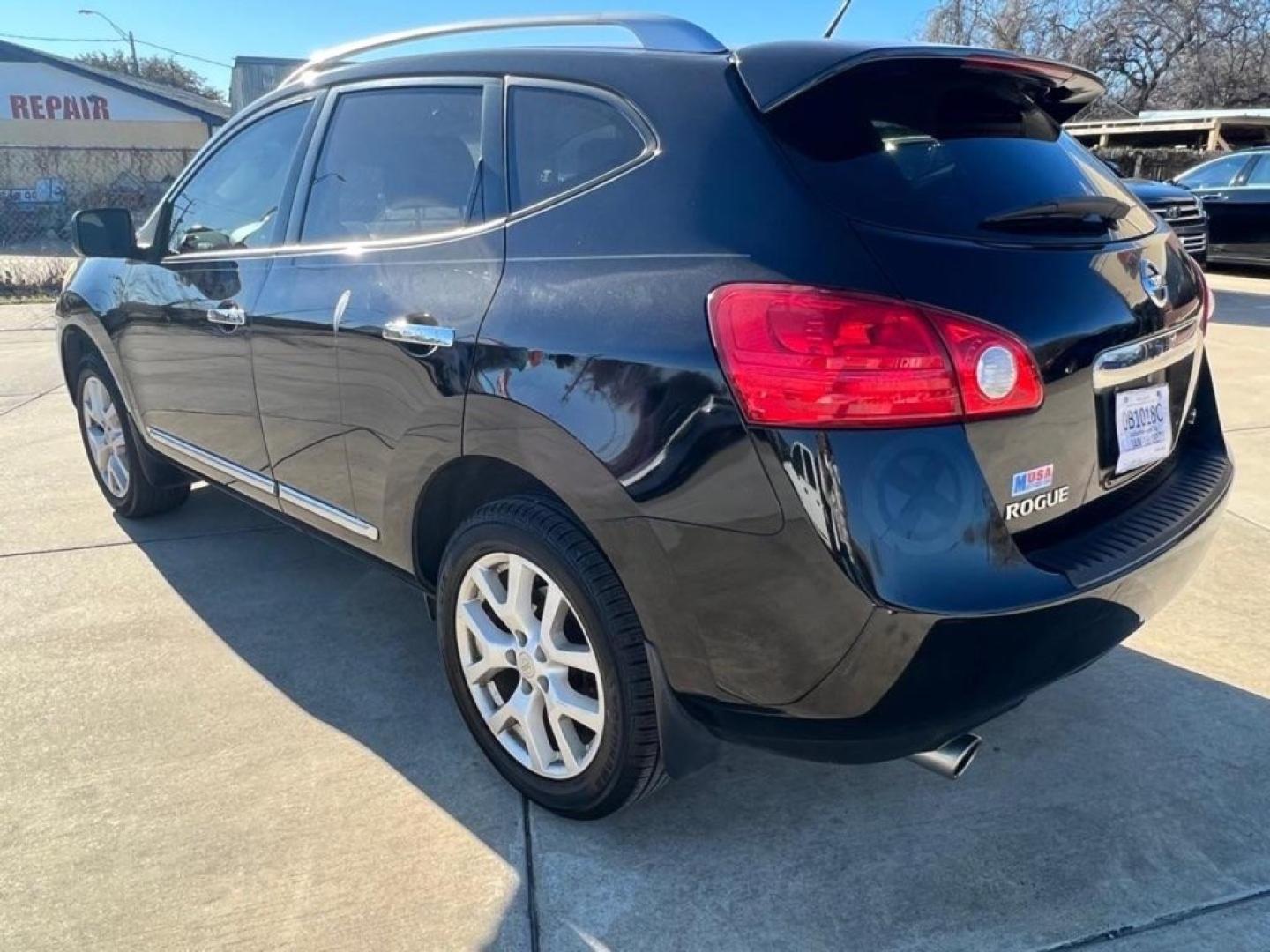 2013 BLACK NISSAN ROGUE S (JN8AS5MT0DW) with an 2.5L engine, Continuously Variable transmission, located at 4415 NE 28th St, Haltom City, TX, 76117, (817) 222-9334, 32.795322, -97.280937- Photo#6