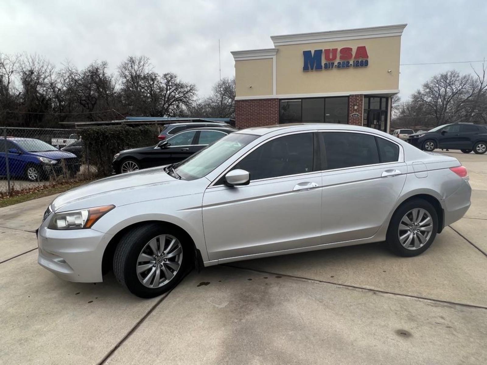 2012 SILVER HONDA ACCORD EXL (1HGCP3F87CA) with an 3.5L engine, Automatic transmission, located at 4415 NE 28th St, Haltom City, TX, 76117, (817) 222-9334, 32.795322, -97.280937 - Photo #0