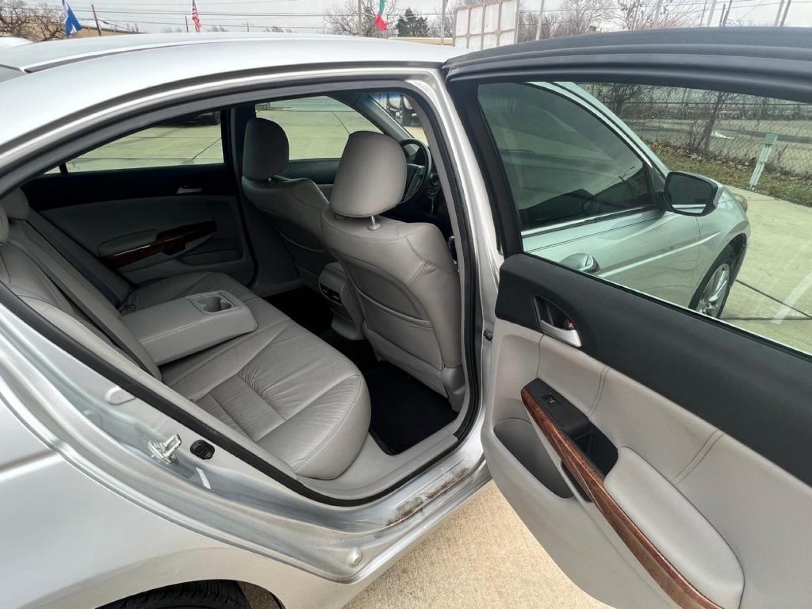 2012 SILVER HONDA ACCORD EXL (1HGCP3F87CA) with an 3.5L engine, Automatic transmission, located at 4415 NE 28th St, Haltom City, TX, 76117, (817) 222-9334, 32.795322, -97.280937 - Photo #17