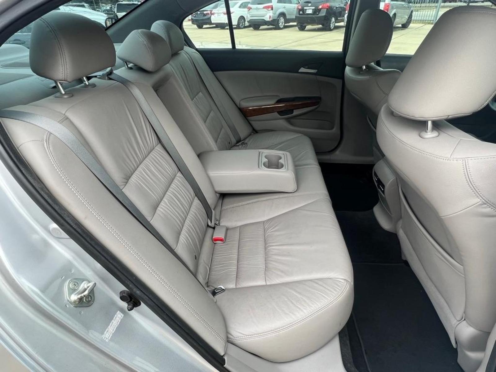 2012 SILVER HONDA ACCORD EXL (1HGCP3F87CA) with an 3.5L engine, Automatic transmission, located at 4415 NE 28th St, Haltom City, TX, 76117, (817) 222-9334, 32.795322, -97.280937 - Photo #18