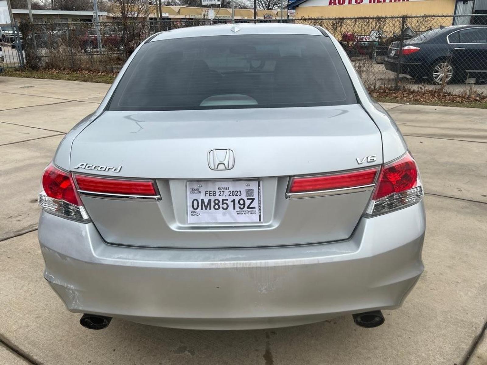 2012 SILVER HONDA ACCORD EXL (1HGCP3F87CA) with an 3.5L engine, Automatic transmission, located at 4415 NE 28th St, Haltom City, TX, 76117, (817) 222-9334, 32.795322, -97.280937 - Photo #6