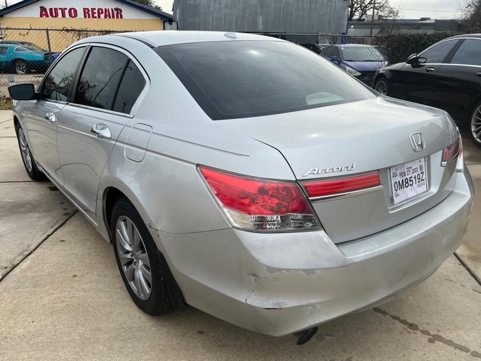 2012 SILVER HONDA ACCORD EXL (1HGCP3F87CA) with an 3.5L engine, Automatic transmission, located at 4415 NE 28th St, Haltom City, TX, 76117, (817) 222-9334, 32.795322, -97.280937 - Photo #7