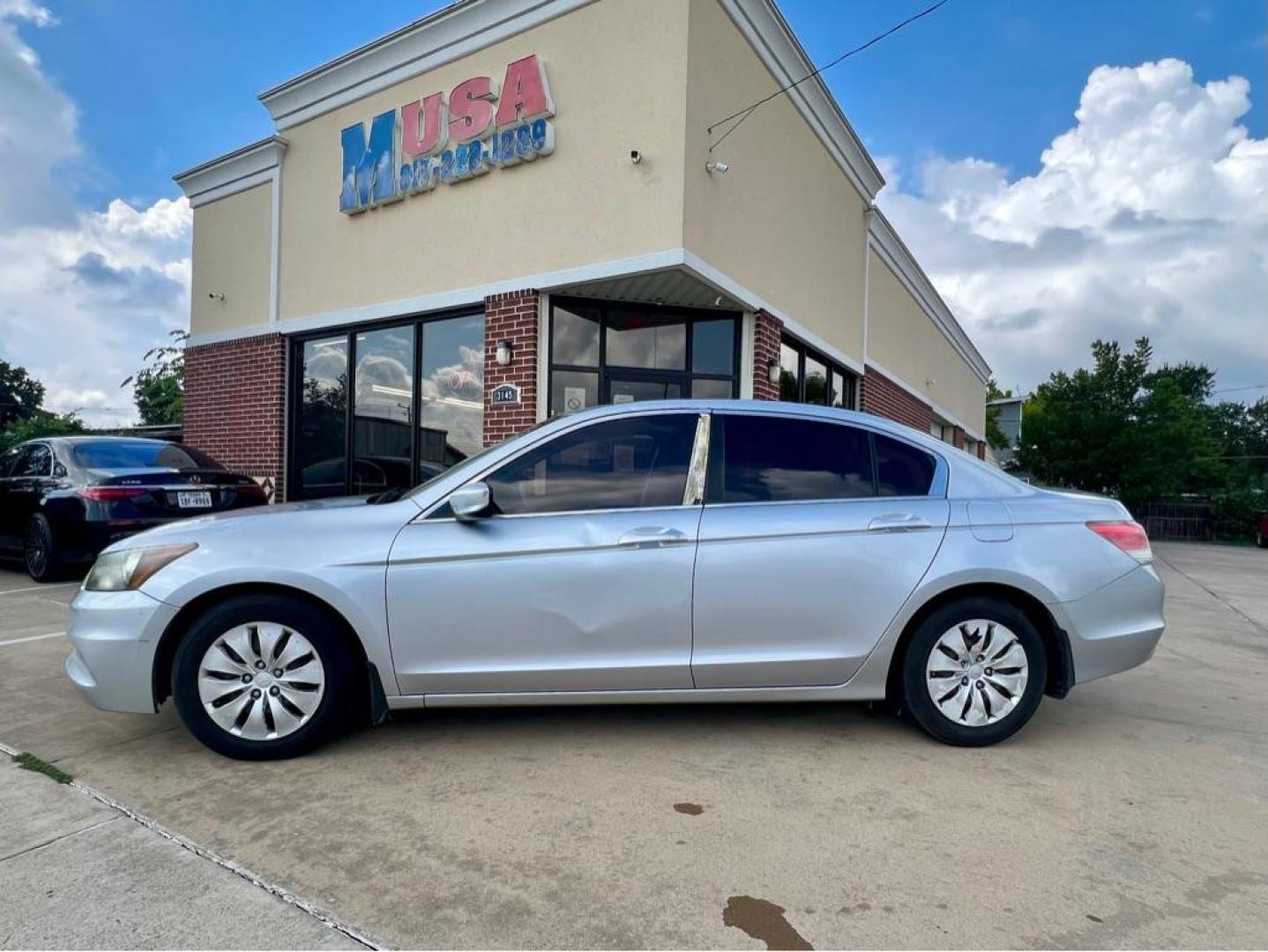 2012 SILVER HONDA ACCORD LX (1HGCP2F37CA) with an 2.4L engine, Automatic transmission, located at 4415 NE 28th St, Haltom City, TX, 76117, (817) 222-9334, 32.795322, -97.280937 - Photo#2